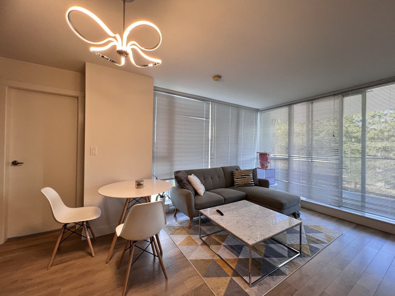 8288 Granville Avenue - Photo 5 of 11