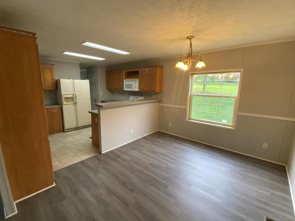 112 Patricia Ann Dr - Photo 3 of 11