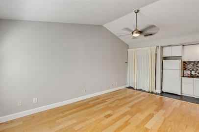 13700 Richmond Park Drive North - Photo 2 of 16