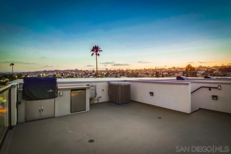 3030 Jarvis St - Photo 2 of 31