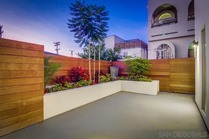 3030 Jarvis St - Photo 3 of 31