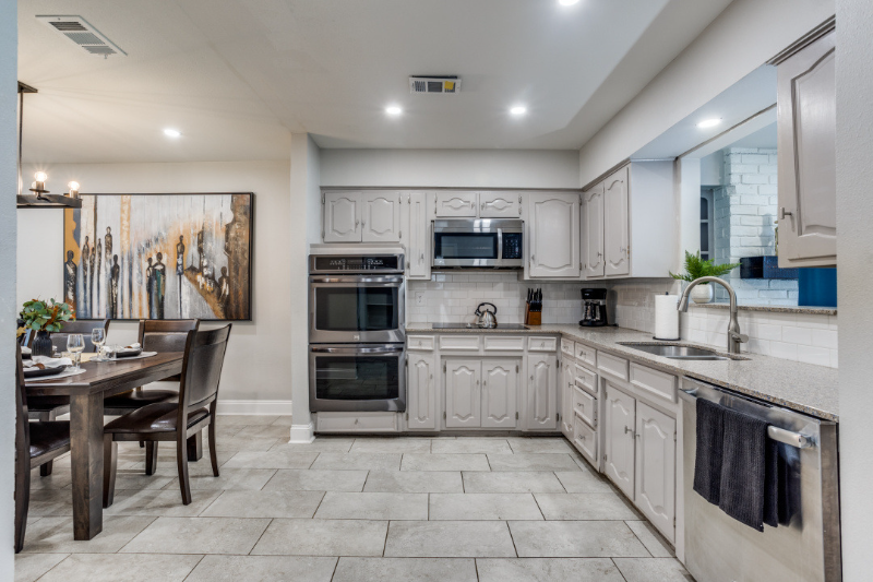 7736 Village Trail Dr - Photo 3 of 18