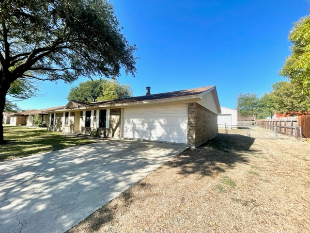 120 York Dr - Photo 2 of 14