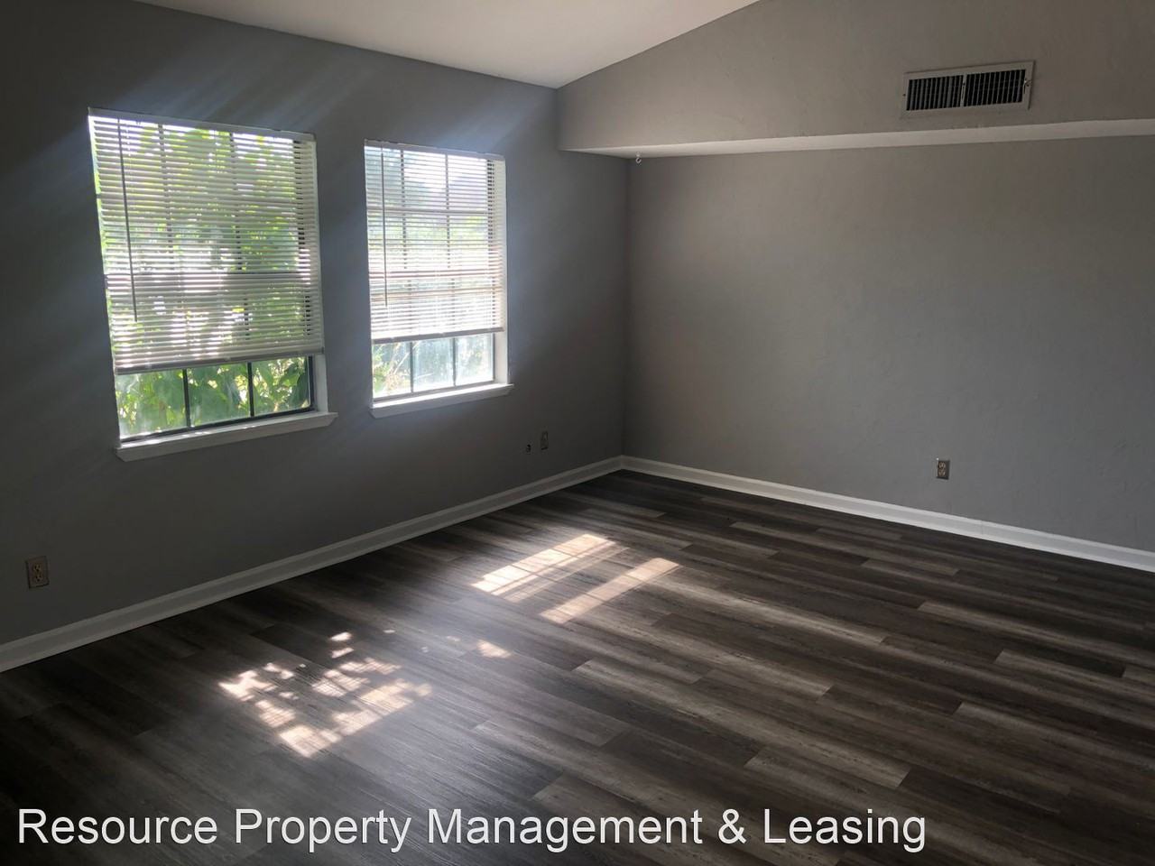 6078 Dooley Dr - Photo 2 of 14