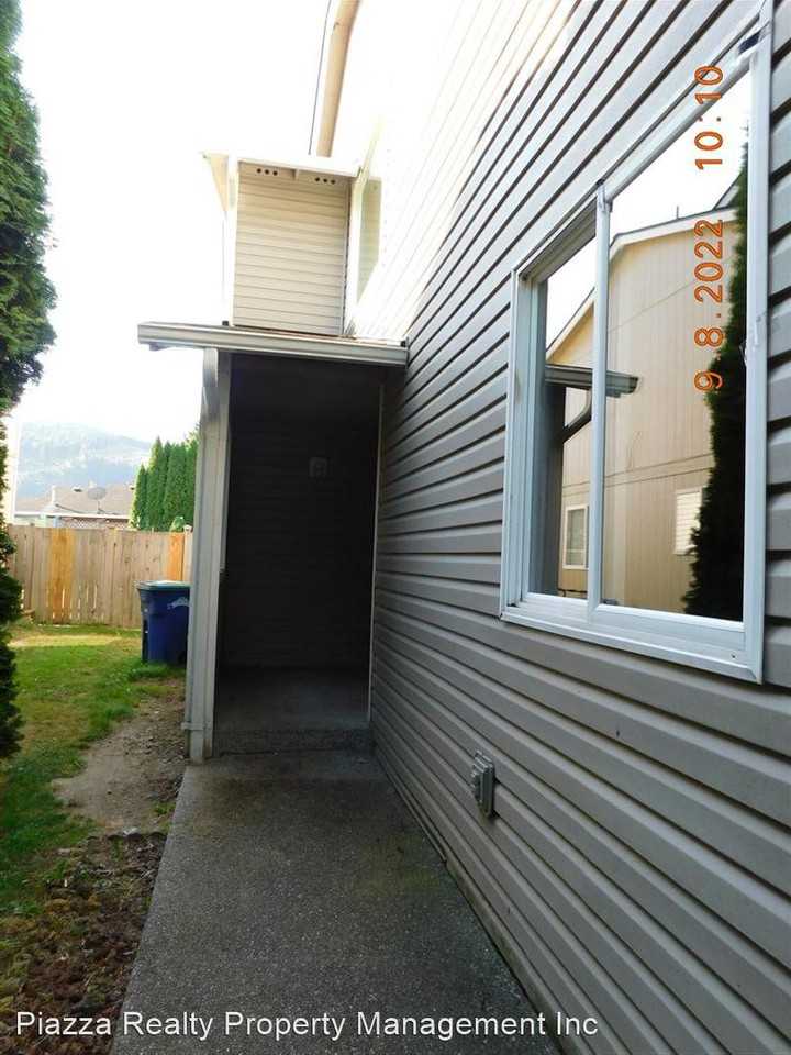 523/525 Alexander Street - Photo 3 of 16