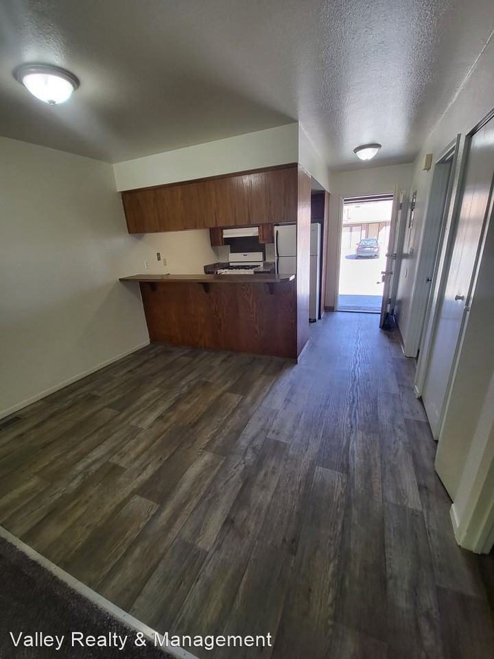 360 Jill Ct - Photo 3 of 6