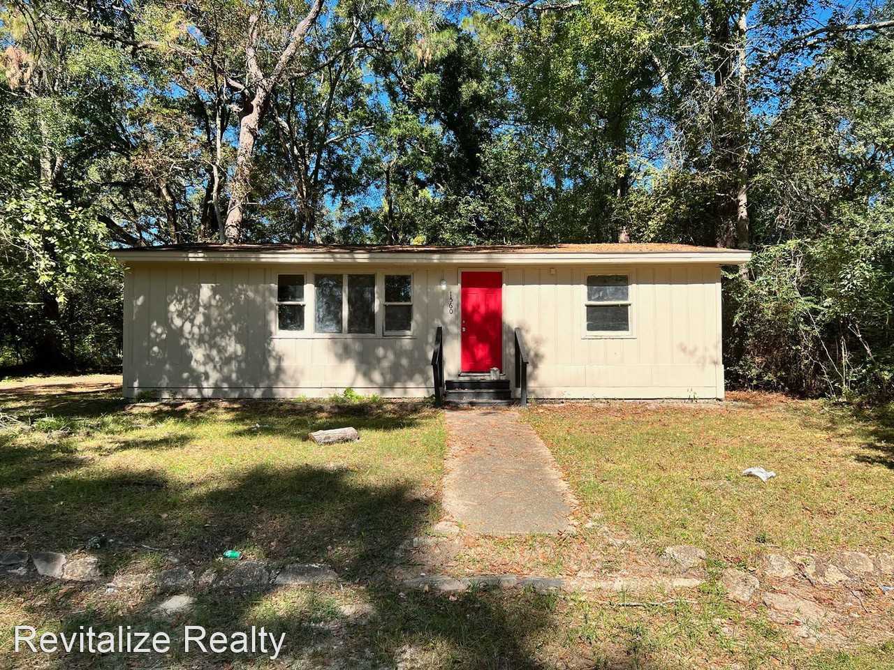 1560 Greenlawn Dr - Photo 2 of 17