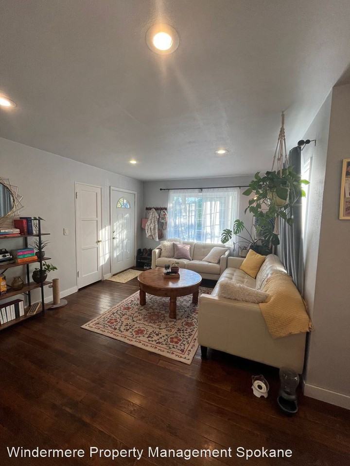 319 E Nordin Ave - Photo 2 of 8