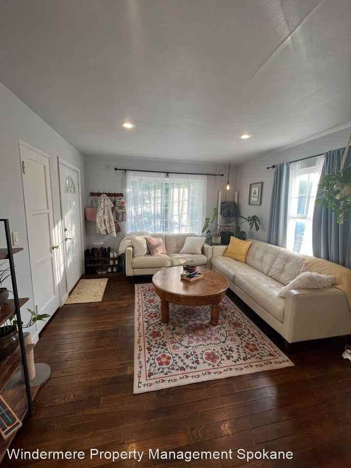 319 E Nordin Ave - Photo 3 of 8