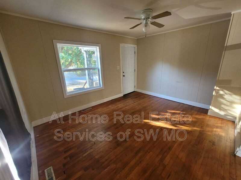 2120 N Elizabeth Ave - Photo 3 of 9