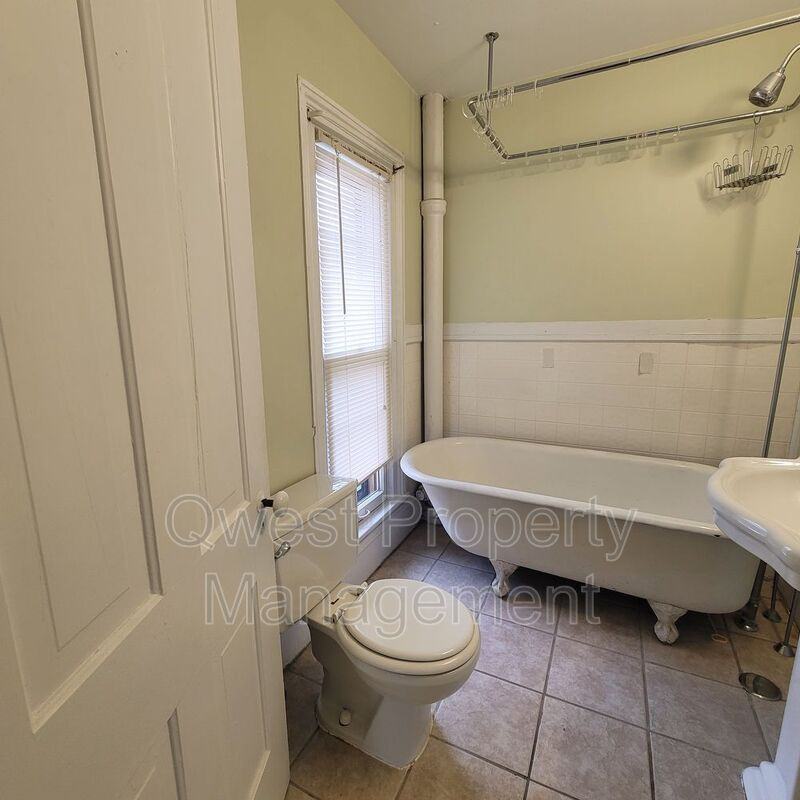 221 Hollister Ave Se #2 - Photo 3 of 11