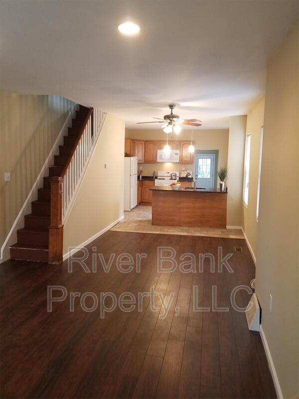 252 Mott Ave - Photo 3 of 26