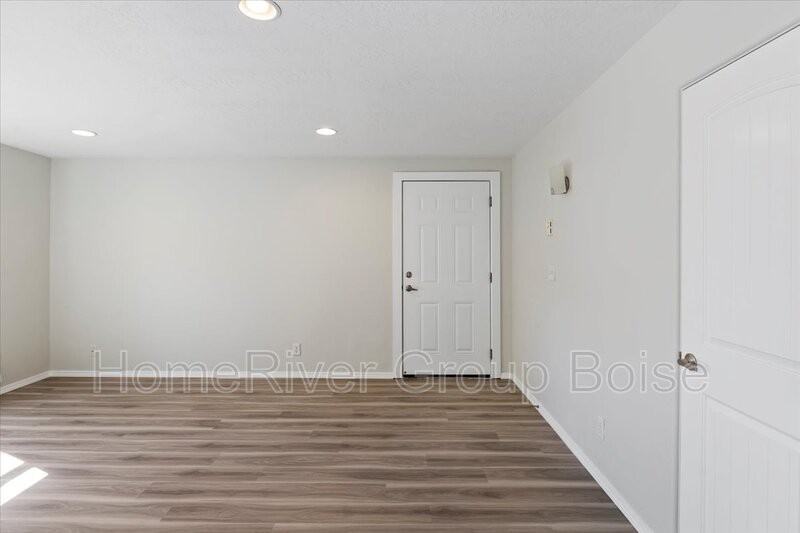 2085 W Brittany Ln #201 - Photo 3 of 32