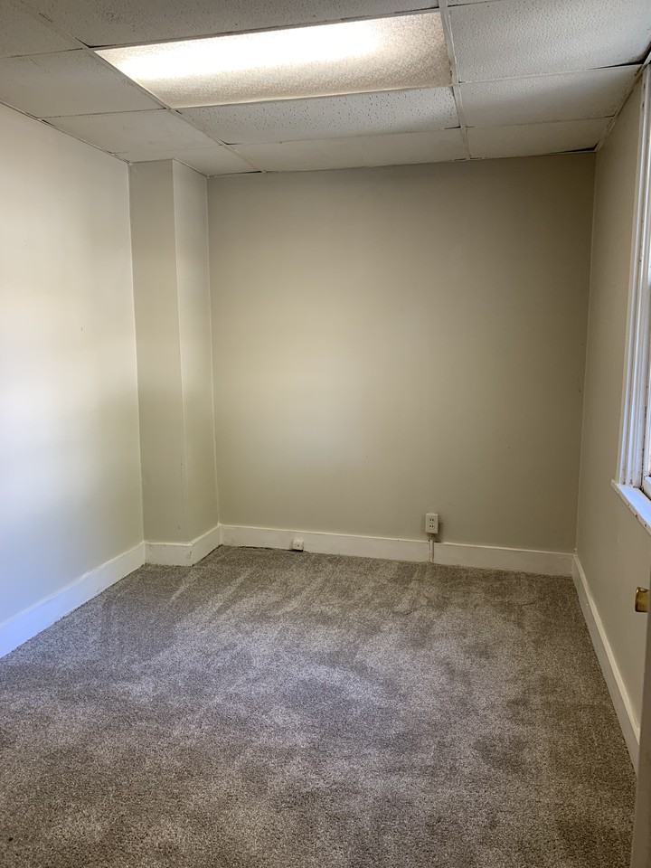 1014 Northeast Monroe Street - Photo 2 of 10