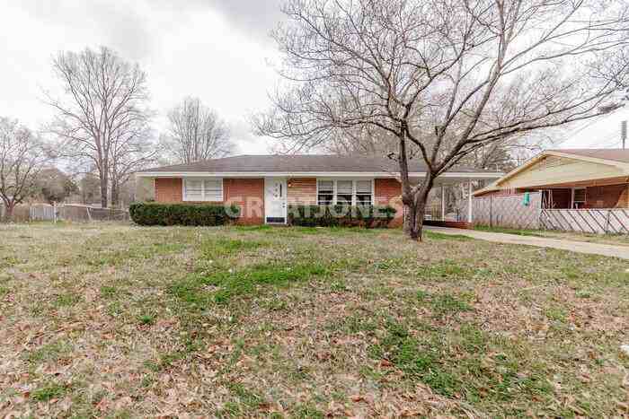 2518 Broadmoor Dr - Photo 2 of 28