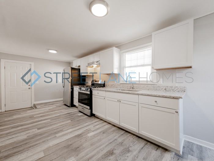 1127 Williams St - Photo 3 of 17