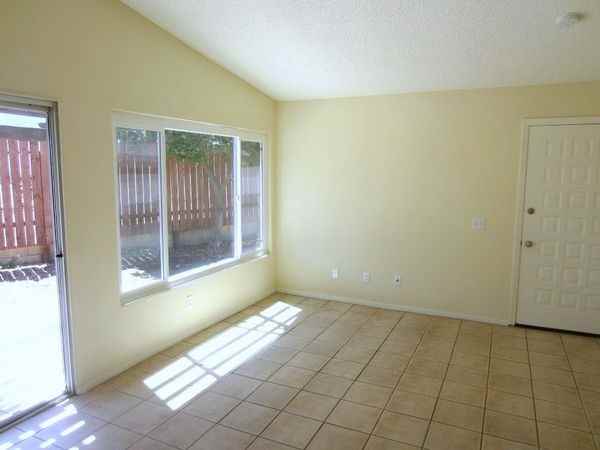 1136 Cleveland Ct - Photo 2 of 11