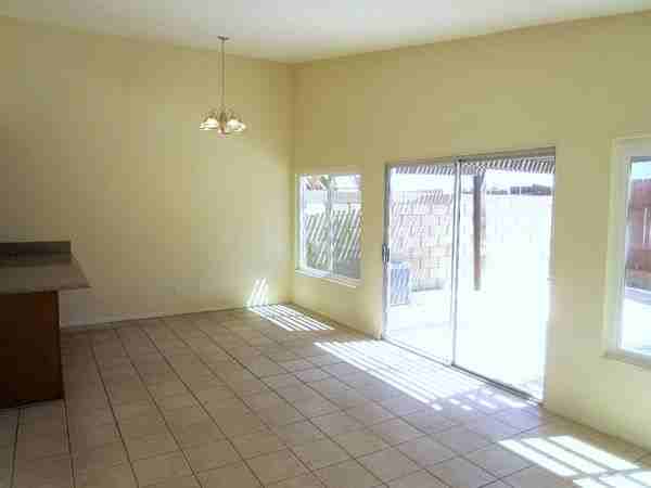 1136 Cleveland Ct - Photo 3 of 11