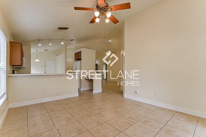 13546 Fordwell Dr - Photo 3 of 15