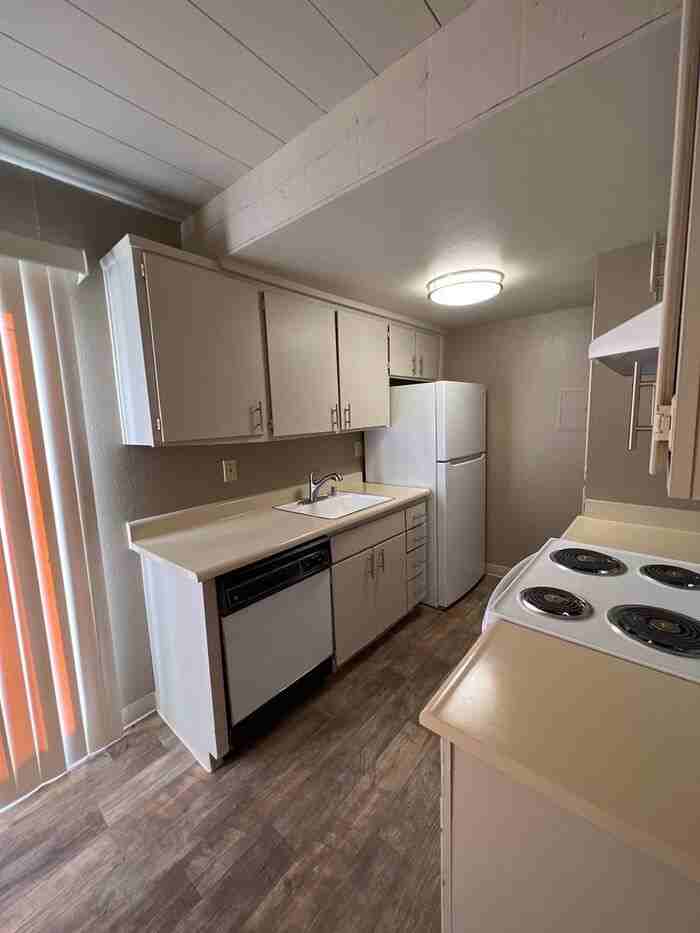 1415 27th St #2 - Photo 3 of 18