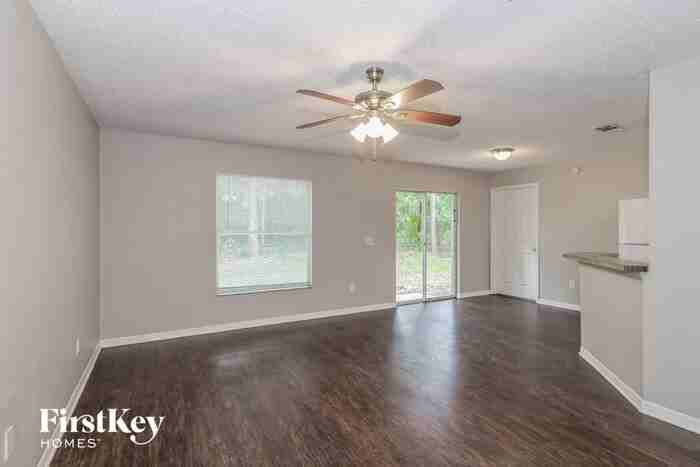 14935 Se 25th Ave - Photo 3 of 16