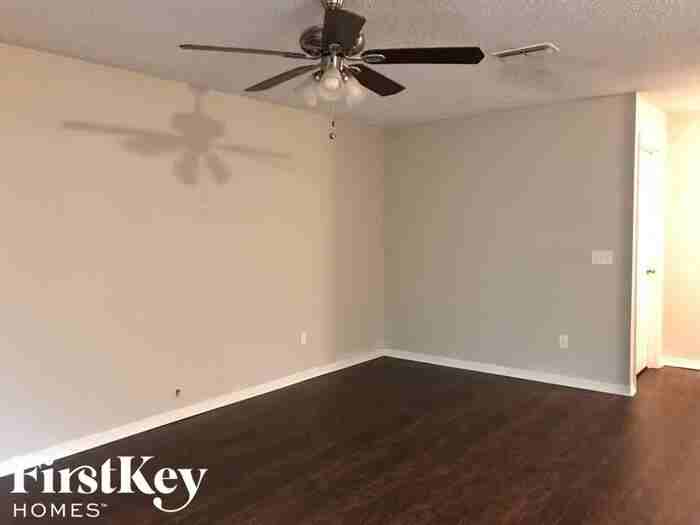 15108 Se 25th Ave - Photo 3 of 17