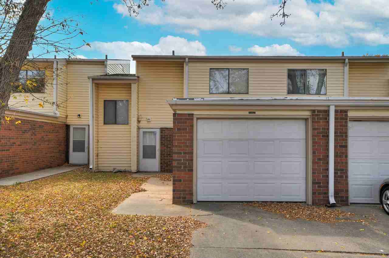 11027 Manderson Plaza - Photo 2 of 21