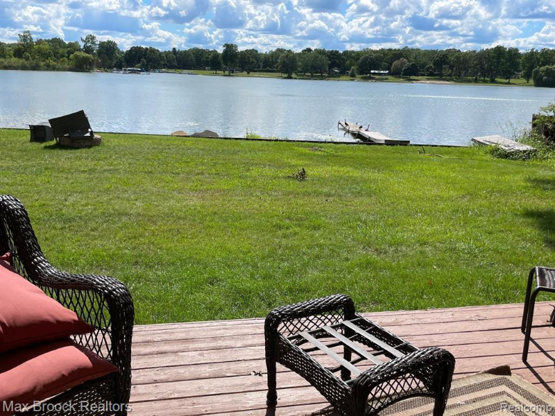 5111 Elizabeth Lake Rd - Photo 2 of 9