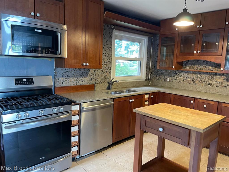 5111 Elizabeth Lake Rd - Photo 3 of 9