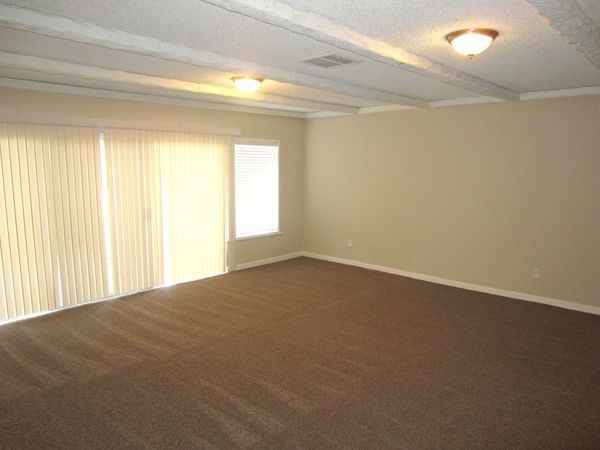 25447 State St - Photo 2 of 8