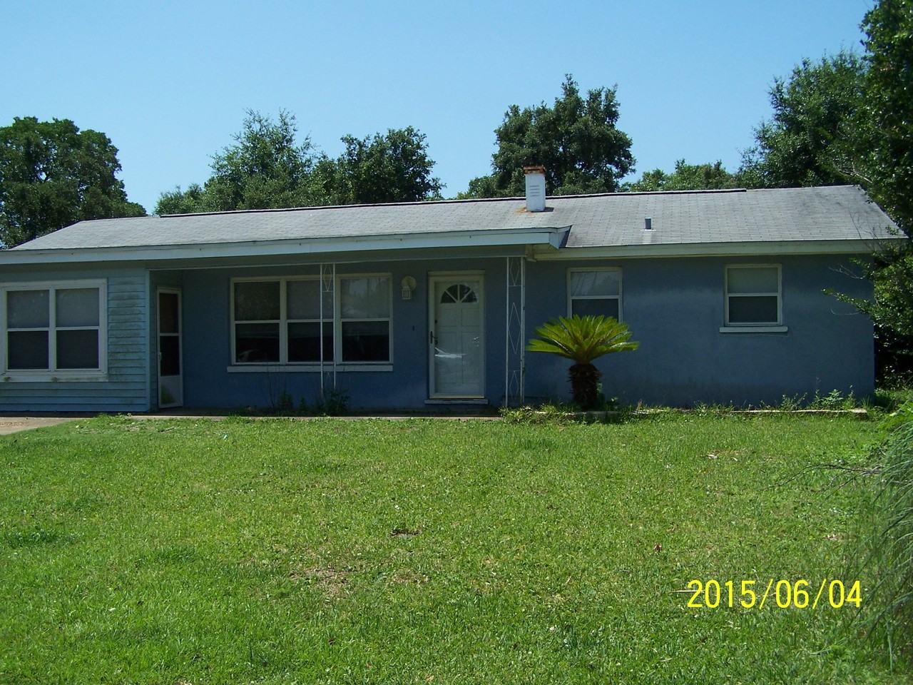 3229 Maplewood Dr - Photo 2 of 5
