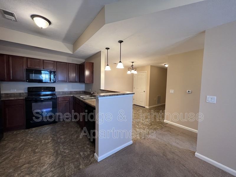1101 Stonebench Cir - Photo 3 of 27