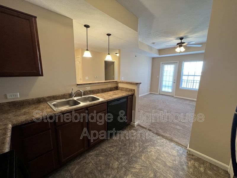 1101 Stonebench Cir - Photo 5 of 27