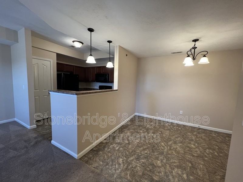 1101 Stonebench Cir - Photo 6 of 27