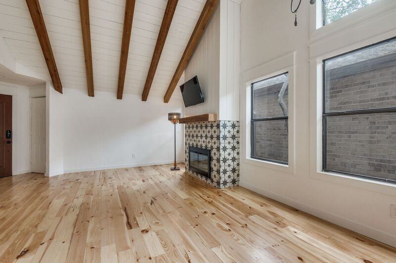 4011 Rosser Sq - Photo 5 of 12