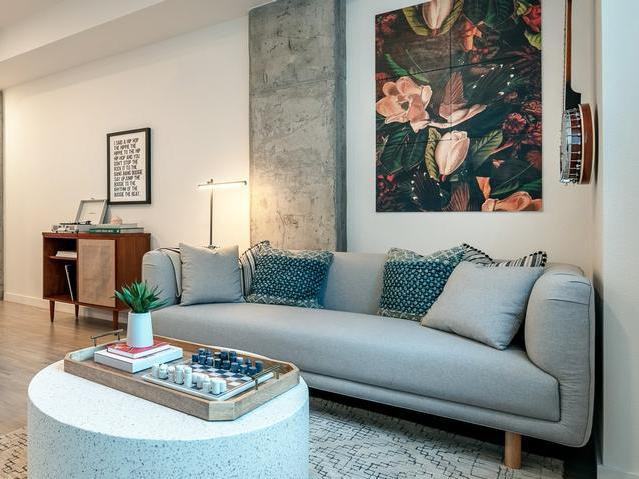 1378 Northwest 18th Avenue - Photo 5 of 30