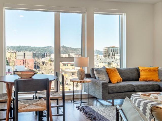 1378 Northwest 18th Avenue - Photo 7 of 26