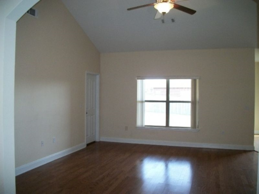 602 Rowan Cir - Photo 3 of 17