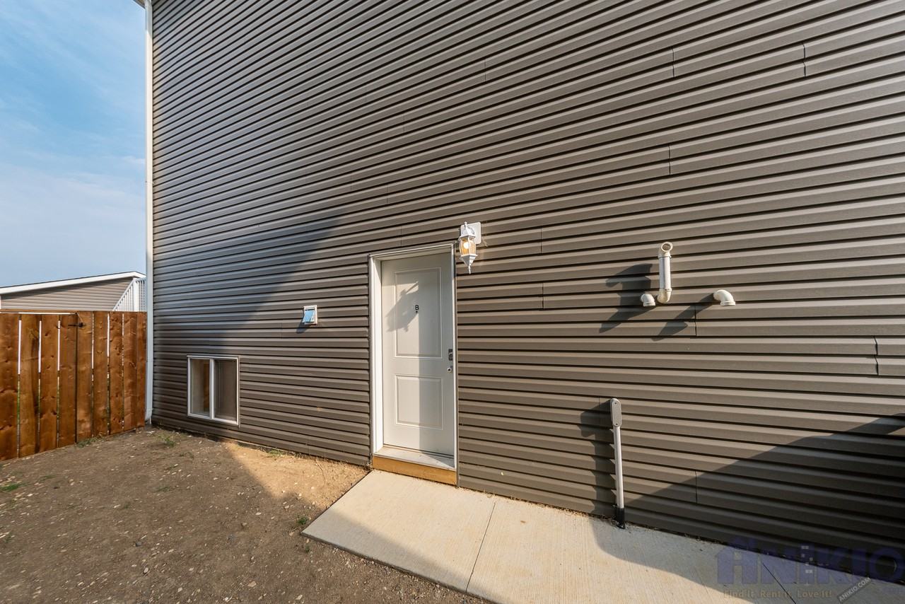 2 Bedroom Lower Unit In Kensington - Photo 2 of 8