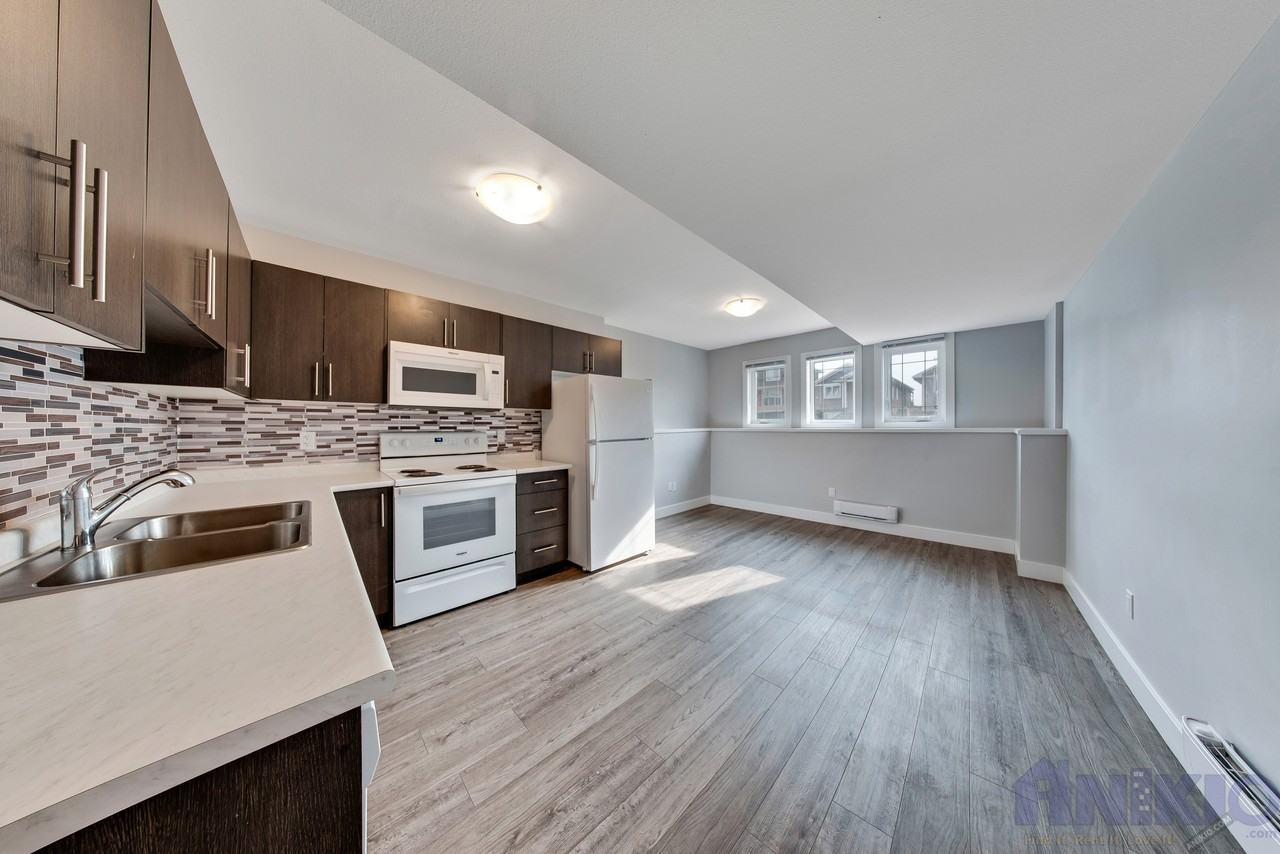 2 Bedroom Lower Unit In Kensington - Photo 3 of 8