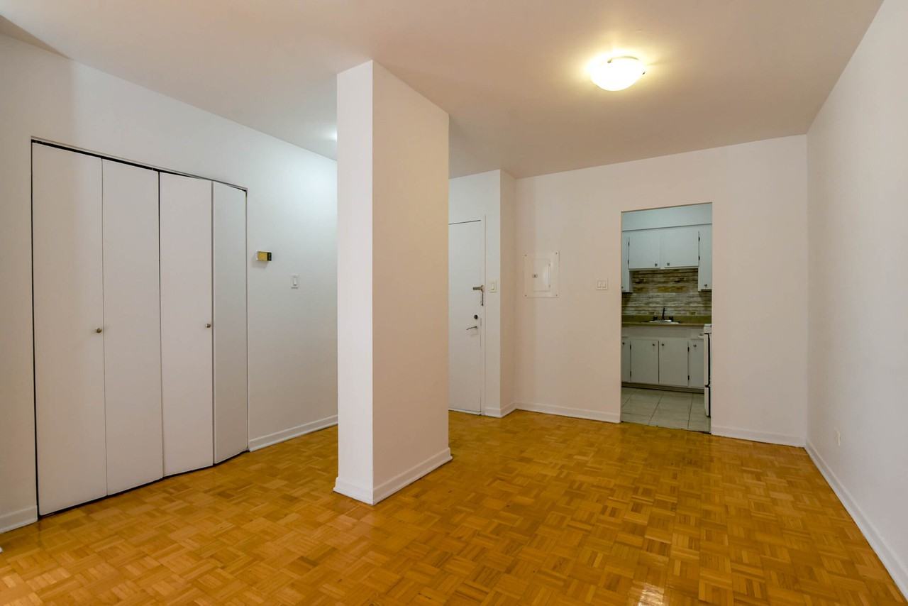 2400 Van Horne Street Apartments 2400 Av Van Horne, Montréal, QC H3S