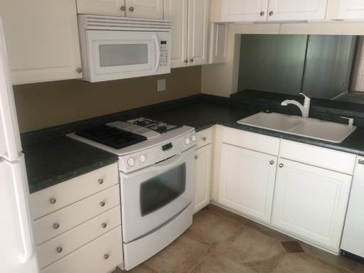 403 Eastwood Dr - Photo 2 of 4
