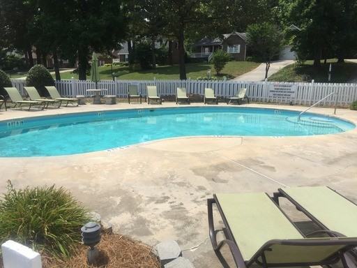 403 Eastwood Dr - Photo 3 of 4