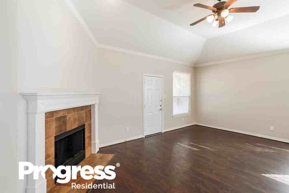 2309 Grand Rapids Dr - Photo 3 of 16