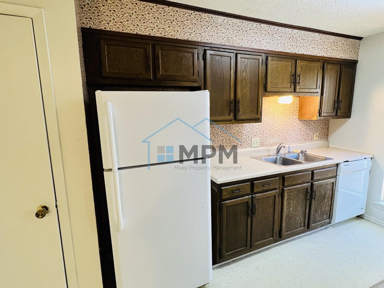 9 Briarwood Cir #1 - Photo 3 of 14