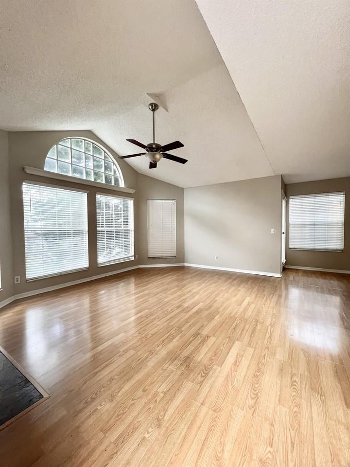 662 Youngstown Parkway - 1Apt 208 #1 - Photo 2 of 10