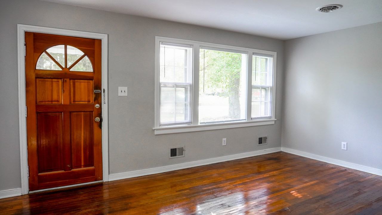 1710 Glenview Rd #1 - Photo 2 of 17
