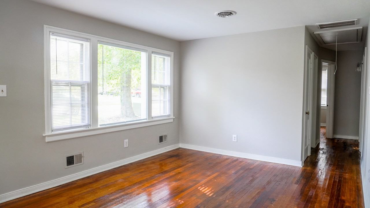1710 Glenview Rd #1 - Photo 3 of 17