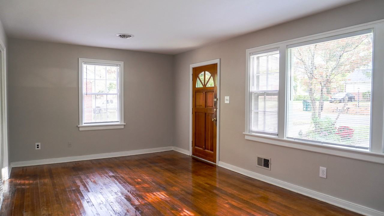 1710 Glenview Rd #1 - Photo 4 of 17