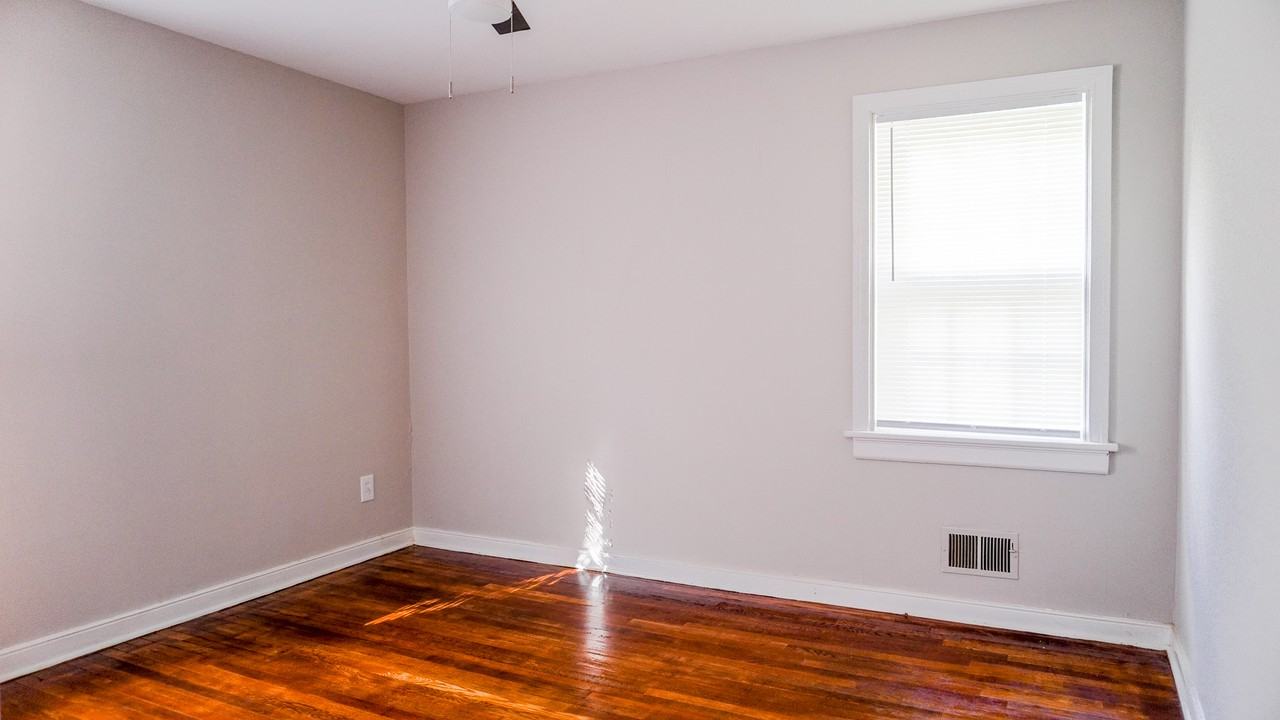 1710 Glenview Rd #1 - Photo 5 of 17